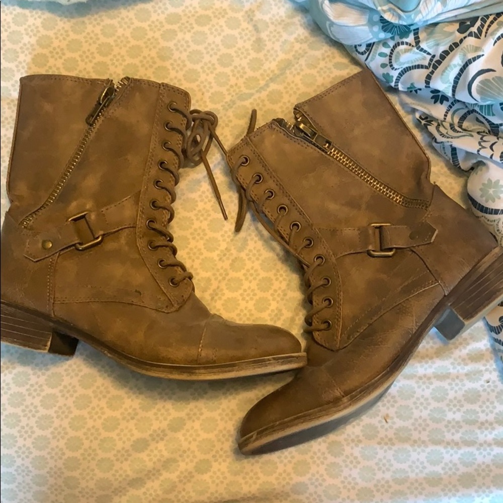 Combat boots